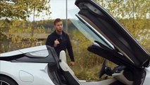 Comment monter dans une BMW-i8... sans se casser la tête