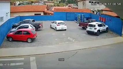 Se faire renverser au passage piéton mais pas par une voiture