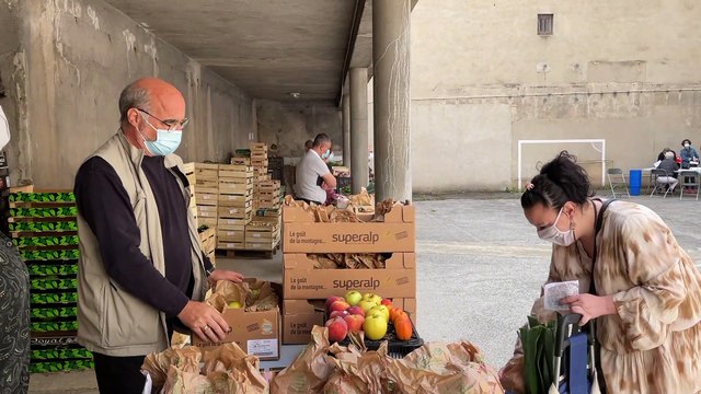 Premier marché solidaire de produits alimentaires frais et locaux