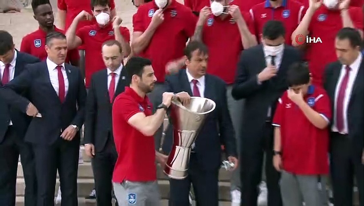 Euroleague ve Basketbol Süper Ligi şampiyonu Anadolu Efes, Anıtkabir’de