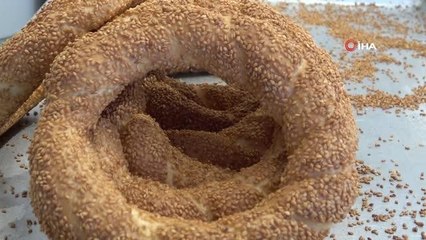 Bursa'da 100 gram simit 2 lira 25 kuruş oldu