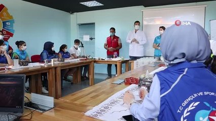 Gençlerin "oyuncaklı sabun" fikri el yıkama alışkanlığı kazandırıyor