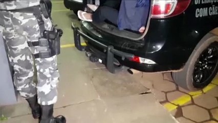 Homem tenta dispensar pedras de crack, mas é preso pelo Choque no Bairro XIV de Novembro