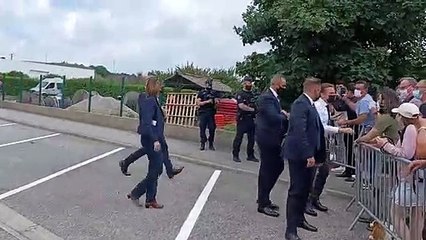 Une autre vue de la gifle donnée à Emmanuel Macron