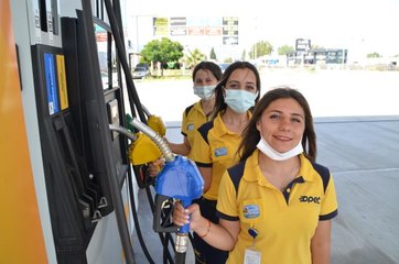 Söke'de çalışanların tamamı kadınlardan oluşan akaryakıt istasyonu hizmete girdi