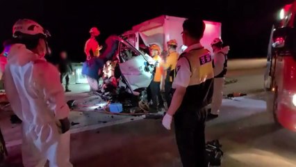 중부내륙고속도 양평방향 화물차 3대 추돌...50대 1명 부상 / YTN