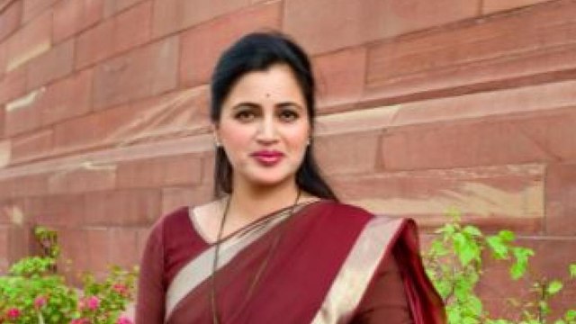 Bombay HC cancels caste certificate of MP Navneet Rana