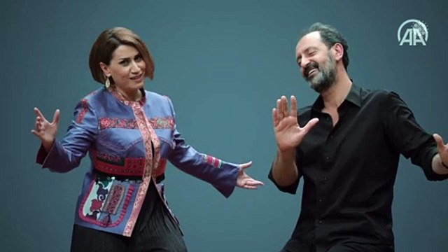 Yücel Arzen ve Azerin, Abdurrahim Karakoç'un İncitme şiirini birlikte seslendirdi