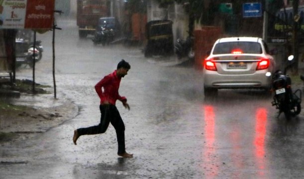 Heavy rain lashes Mumbai, IMD issues alert for 2 days