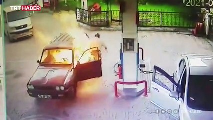 Benzinlikte yanan aracın içinde kalan kişi son anda kurtuldu