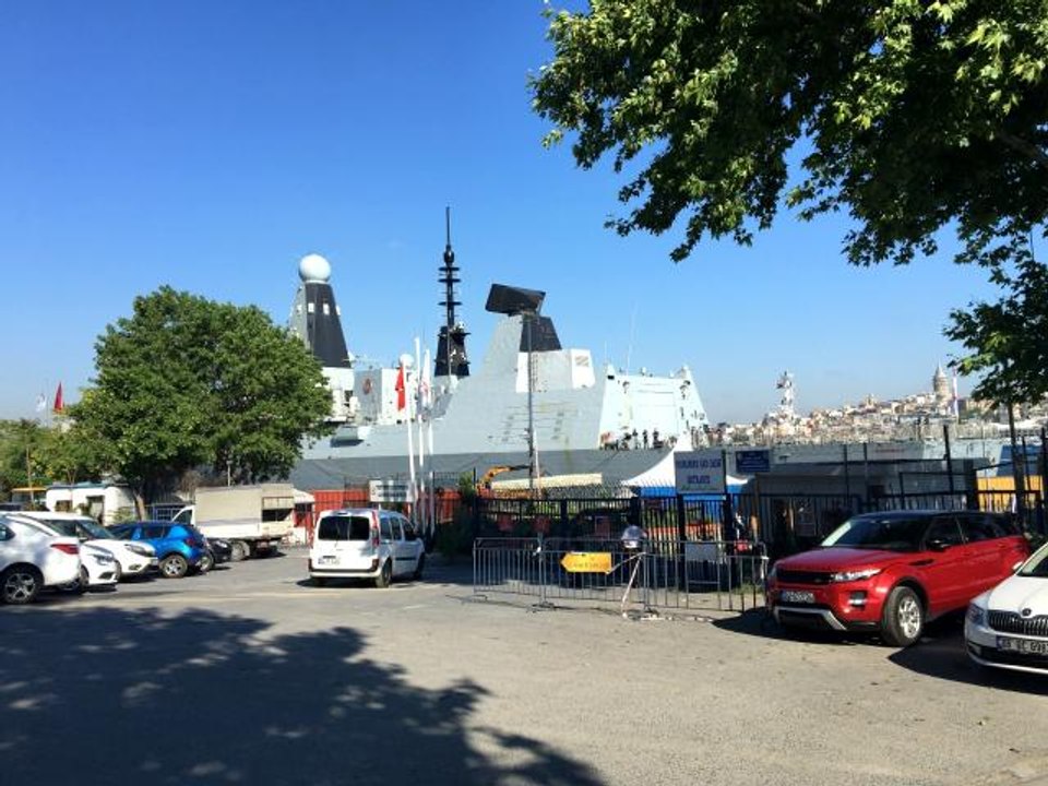 Son dakika haber! İngiliz savaş gemisi Sarayburnu'na demirledi