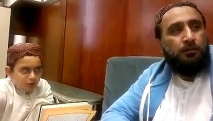 Küçük hafız müthiş kıraat ile ezber veriyor