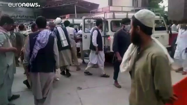 مقتل عشرة من عمال نزع الألغام في أفغانستان على يد مسلحين من حركة طالبان