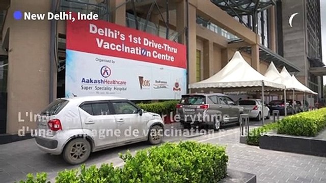 Inde: les habitants de New Delhi se font vacciner au volant