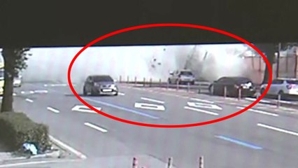 [영상] 광주 건물 붕괴 순간...시내버스 덮치며 아수라장 / YTN