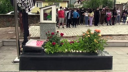 ÇORUM - Şehit öğretmen Şenay Aybüke Yalçın, vefatının 4. yılında kabri başında anıldı