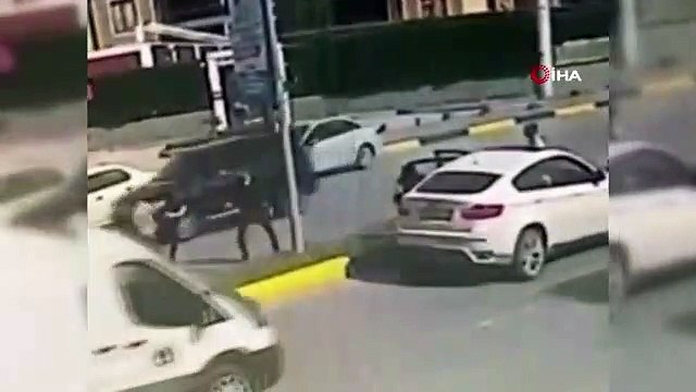 Trafik kazası oldu! Cadde boks ringine döndü