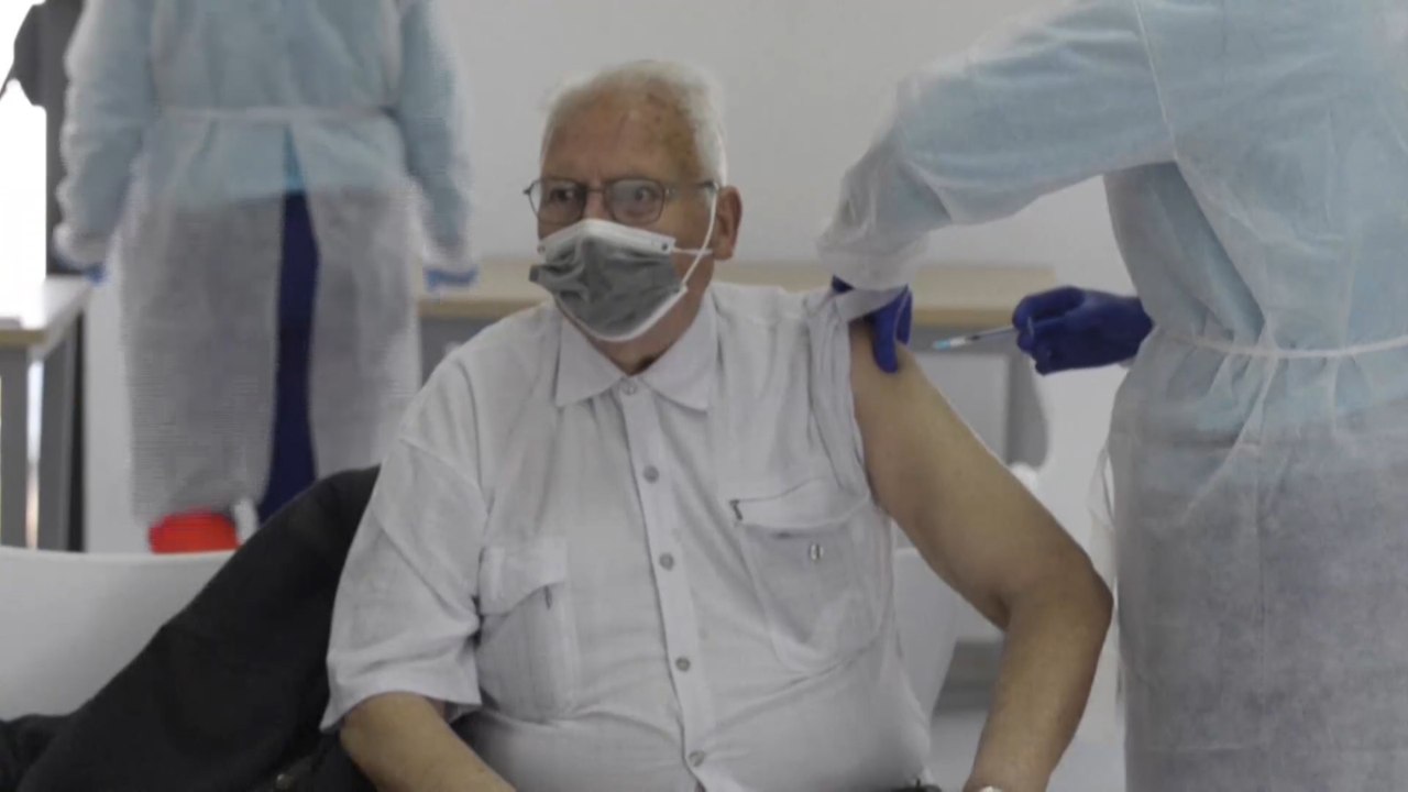 إسبانيا تفتح حدودها أمام السياح الأجانب المتلقين للقاحات كورونا