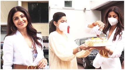Shilpa Shetty Celebrates Her Birthday With The Paparazzi Outside Her Residence