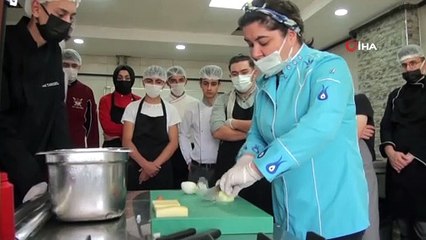 - Bu okuldan 3 dil öğrenerek mezun oluyorlar işleri ise hazır