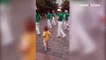Dans eden gruba eşlik eden küçük çocuğun yeteneği şaşırttı