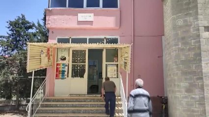 Bıçaklı saldırıya uğrayan imam yaralandı