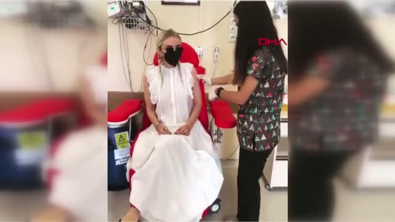 Şarkıcı Gülşen koronavirüs aşısı oldu