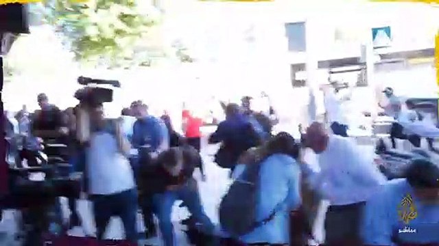 قوات الاحتلال تقمع بوحشية وقفة في القدس أصيبت خلالها مراسلة الجزيرة نجوان سمري