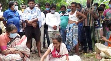 বজ্রপাতে মৃত পরিবারের পাশে রাজ্য বিজেপি সাধারণ সম্পাদিকা লকেট চট্টোপাধ্যায় | Oneindia Bengali