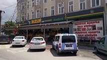 KOCAELİ - Market önündeki dondurucunun motorunun çalınması güvenlik kamerasında