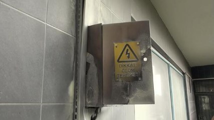 DÜĞÜN SALONUNA YILDIRIM İSABET ETTİ, YANGINI PERSONEL SÖNDÜRDÜ