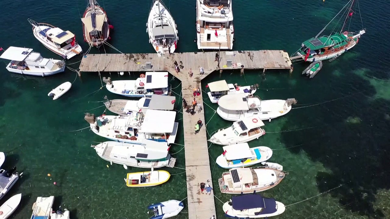 MUĞLA - Bodrum'da dalgıçların yaptığı deniz dibi temizliğinde bir ton atık toplandı
