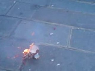 6 petards(3gros3ptits) explose den un mouchoir enflamer