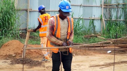 Le Ministre d'Etat, Kobenan Kouassi Adjoumani visite le chantier de l'usine de cacao à Anyama