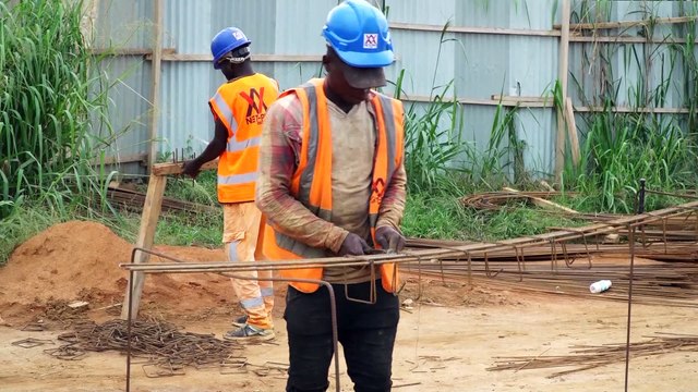 Le Ministre d'Etat, Kobenan Kouassi Adjoumani visite le chantier de l'usine de cacao à Anyama