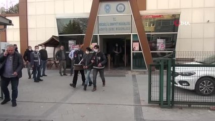 "Bana layık değil" dediği eşini çocuklarının önünde öldürdü