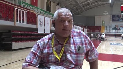 Tekerlekli sandalye basketbolunda kadın sporcularla mücadele ediyorlar