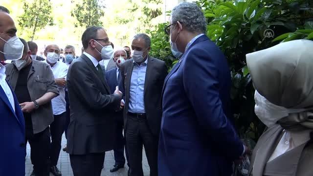 Son dakika haberi! Bakan Kasapoğlu, Garbis Zakaryan'ın anısına açılan Altın Kalpli Eldiven sergisini gezdi