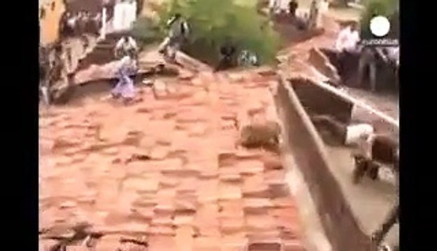 Leopar insanlara saldırıyor! İşte dehşet anları...