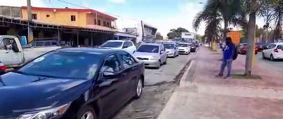 Choferes protestan en la Charles de Gaulle en demanda de su arreglo (parte 1)