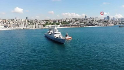 Sarayburnu'na demirleyen savaş gemileri görüntülendi