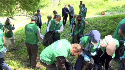 - Başkan Aktaş Dünya Çevre Gününde çöp topladı