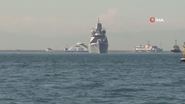 Hollanda donanmasına ait savaş gemisi İstanbul Boğazı'nda