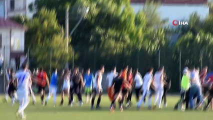 Yeşil saha boks ringine döndü