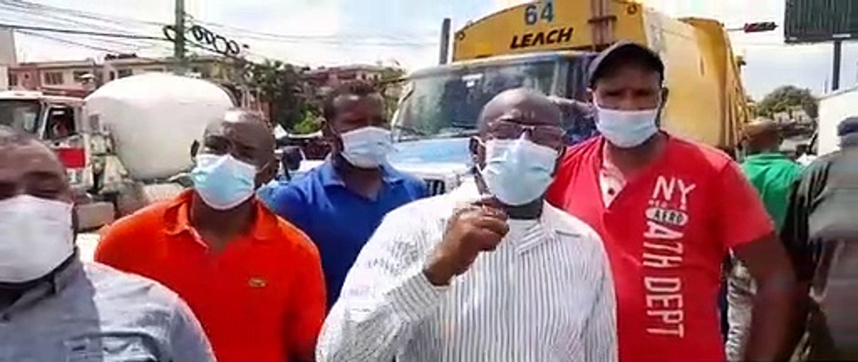 Choferes protestan en la Charles de Gaulle en demanda de su arreglo  (1 A)