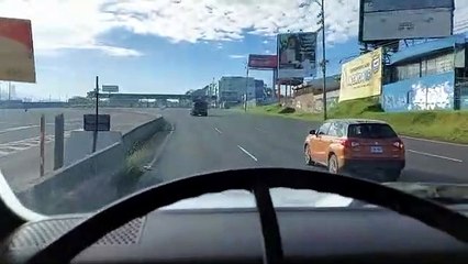 Trailero arrasa con aguja en peaje de Ruta 27