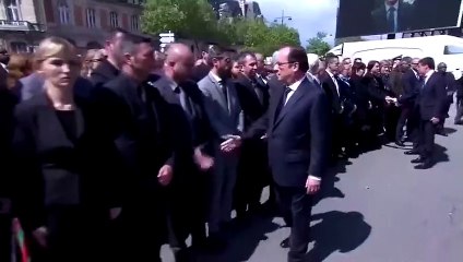 Polis memurundan Hollande'a şoke eden hareket!