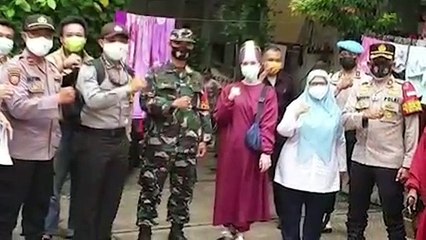 Polsek Kembangan Beri Bantuan Bagi Imigran Palestina