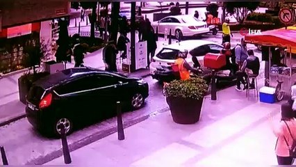 İstanbul'da 225 bin liralık çanta hırsızlığı saniye saniye kameralara yansıdı