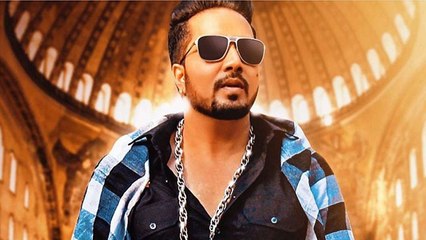 Mika Singh Birthday: Doctor को थप्पड़ मारने से  Kiss Controversy, कई विवादों में फंस चुके हैं मीका